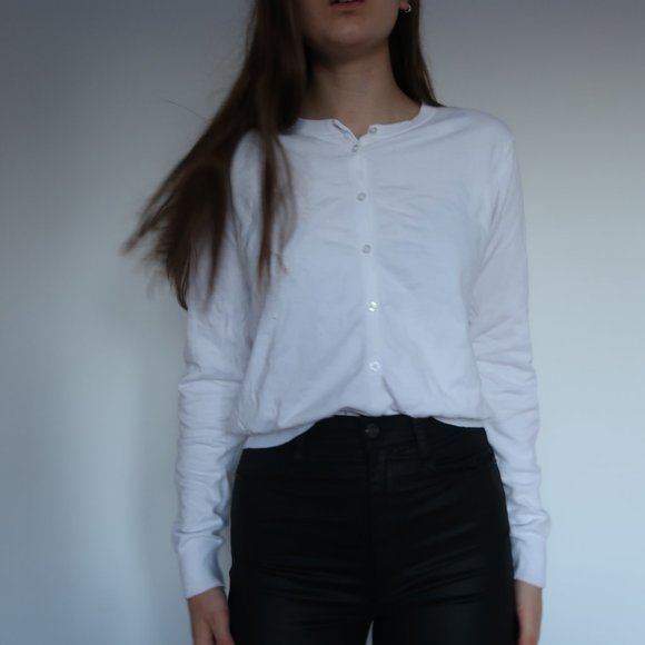 White button down long sleeve shirt. - Picture 3 of 3